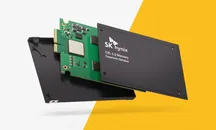 Módulo de expansión de memoria SK hynix CXL 2.0 sobre fondo amarillo