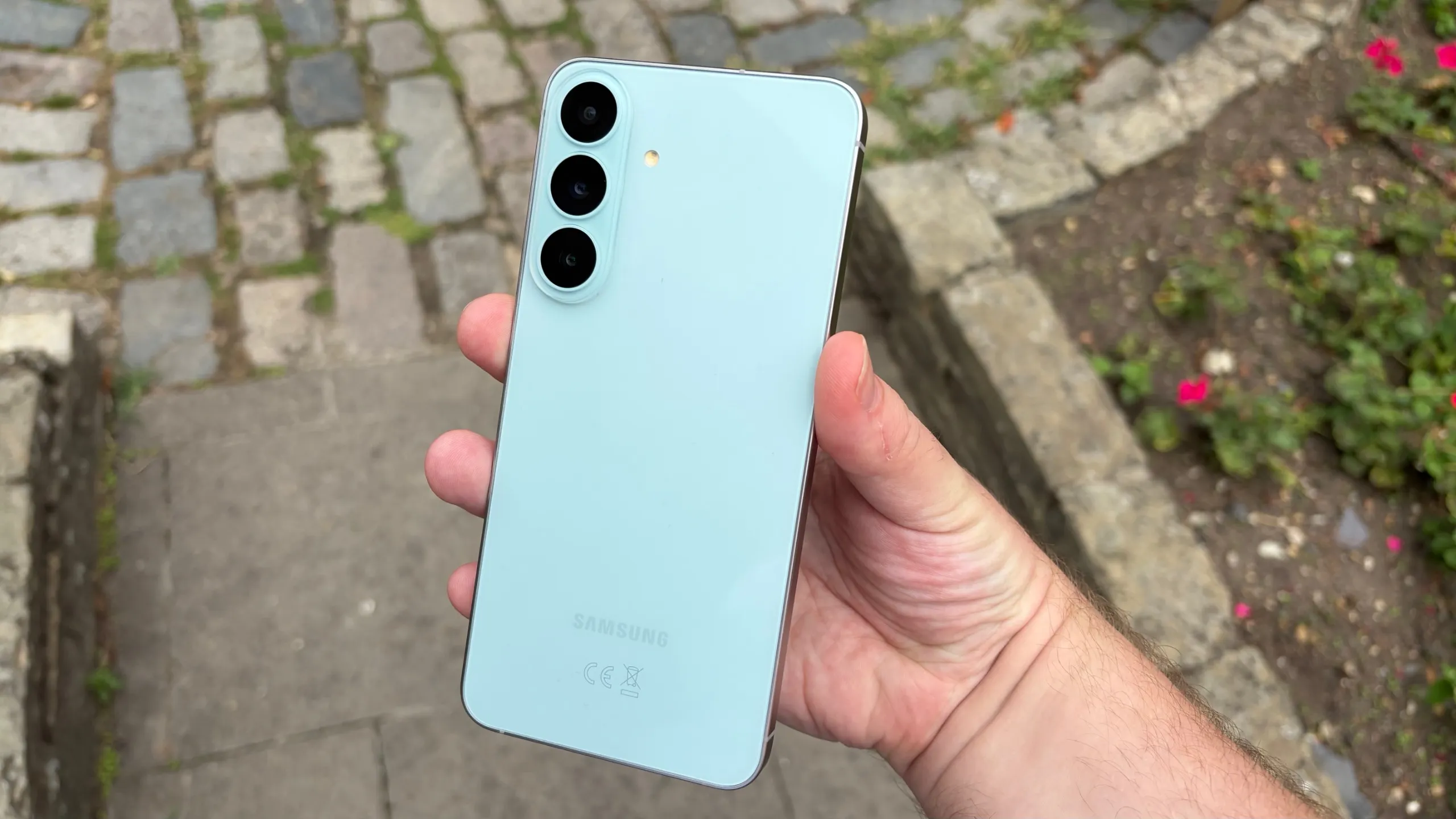 Trasera del Samsung Galaxy S26 FE con sus tres cámaras