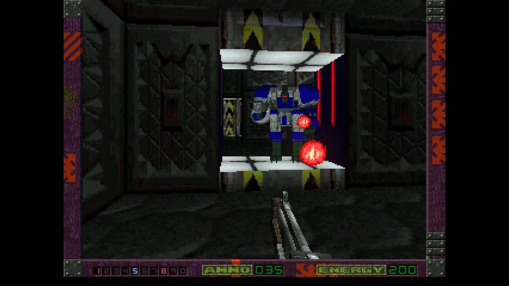 Enfrentamiento en primera persona contra un enemigo acorazado en Alien Breed 3D