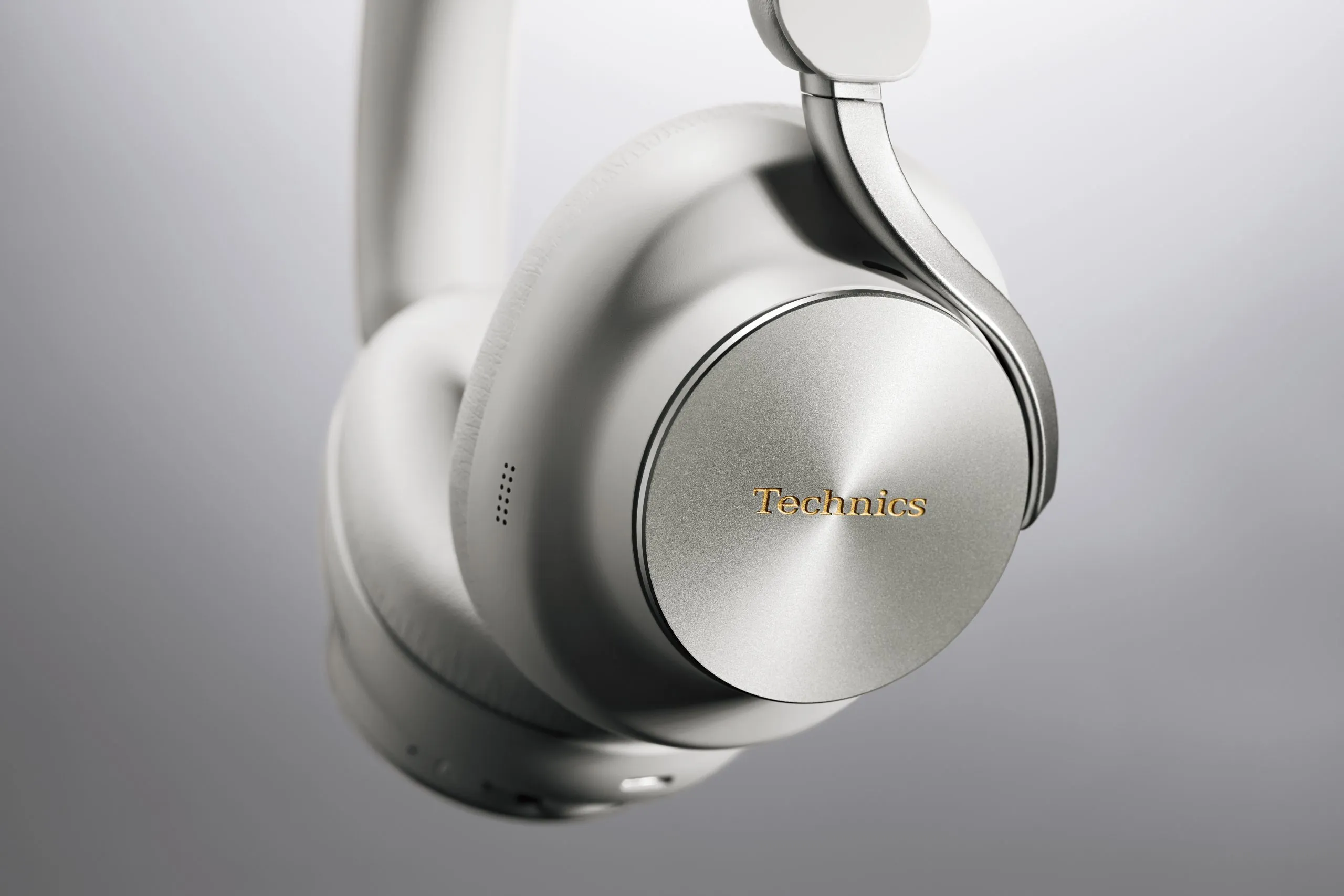 Auriculares Technics EAH-A1000 en acabado platinum greige
