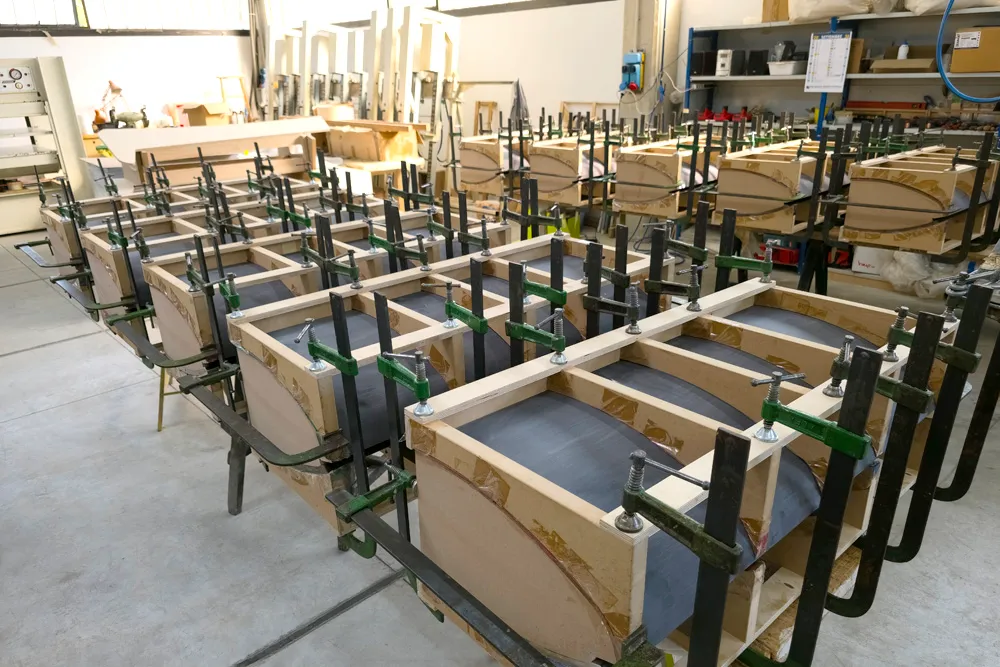 Interior de la fábrica de madera de Sonus Faber