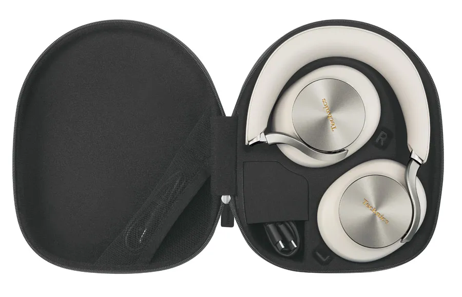 Auriculares EAH-A1000 plegados dentro de su funda