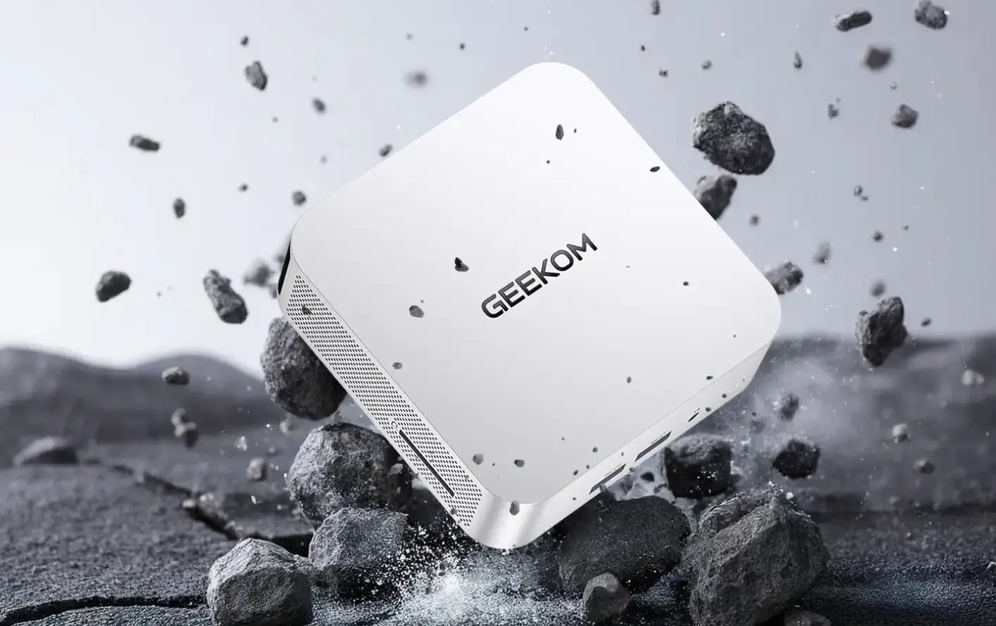 Vista del mini PC GEEKOM A5 Pro con su chasis de aluminio