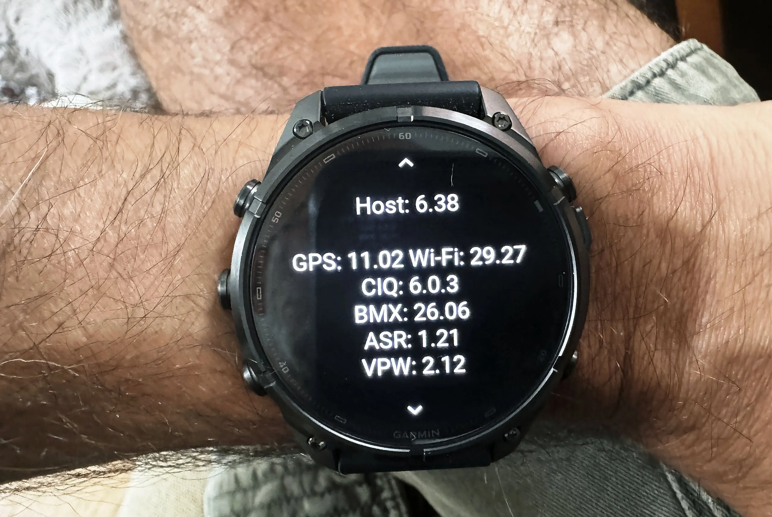Versión del firmware GPS del Garmin Fenix 9 Pro en pantalla