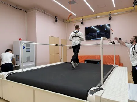 Cinta de correr de grandes dimensiones usada para probar deportes como el ciclismo o el skateboarding