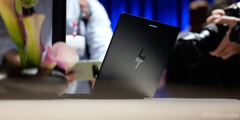 Trasera de un portátil HP con Googlebook