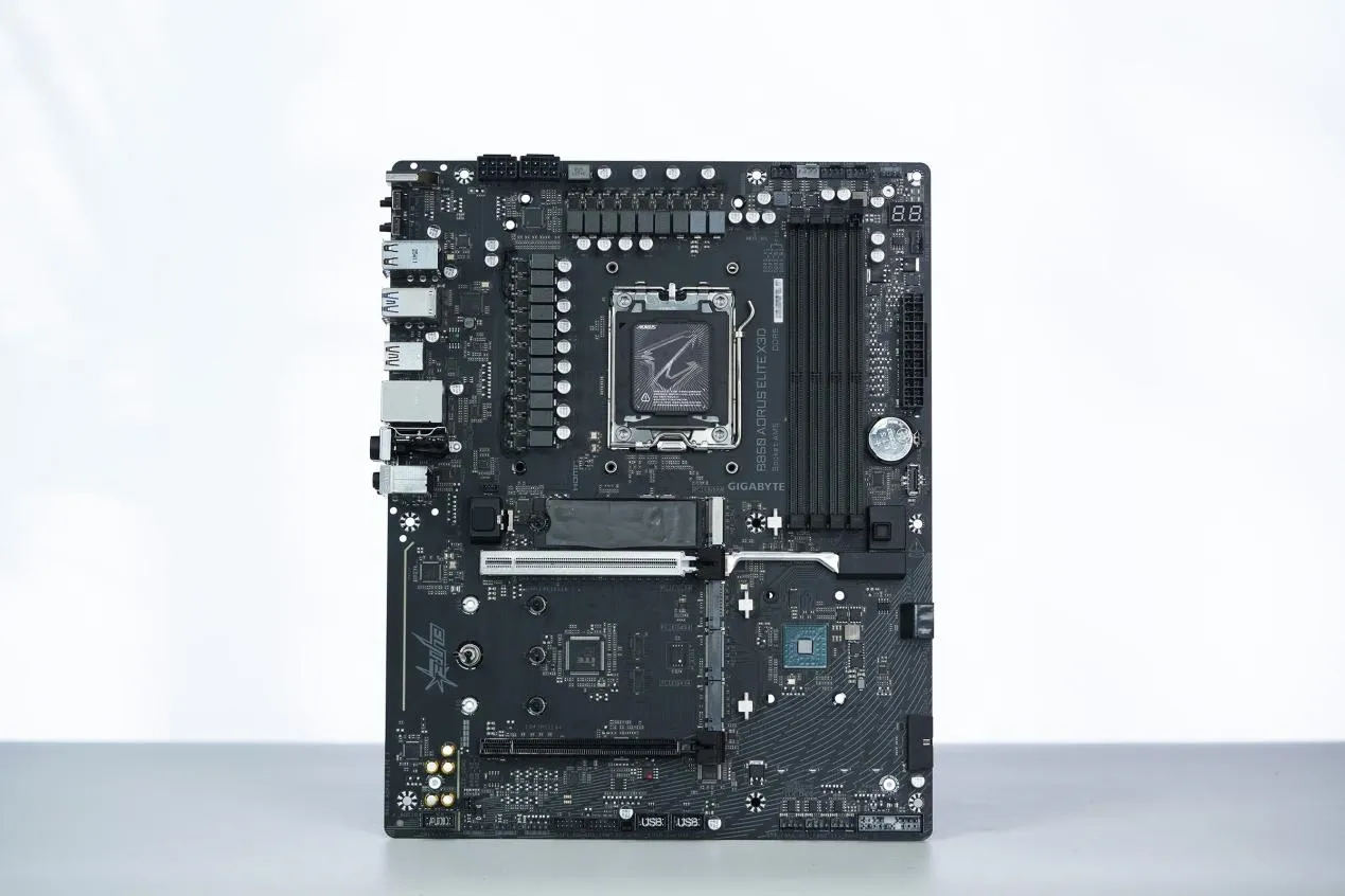 Vista cenital completa de la Gigabyte B850 AORUS ELITE X3D