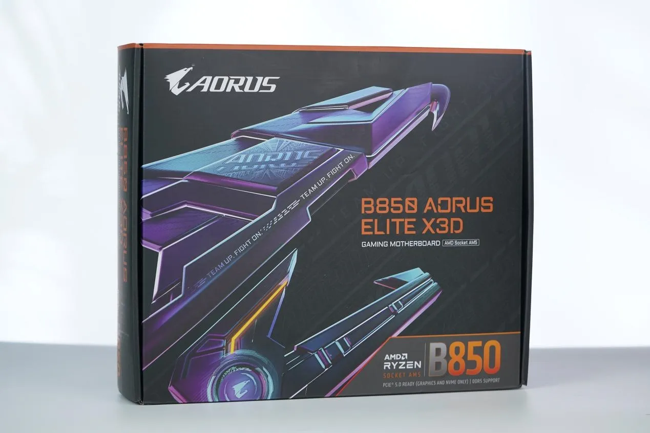 Caja de la Gigabyte B850 AORUS ELITE X3D con el logotipo AORUS y la serigrafía del modelo
