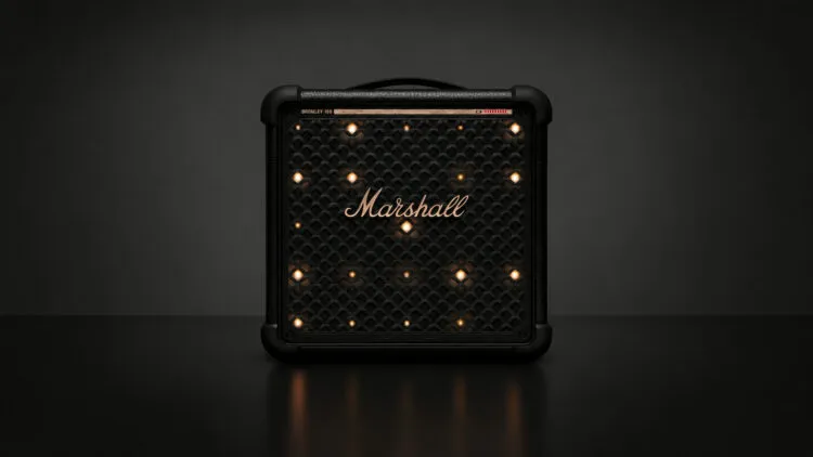 La rejilla frontal del Marshall Bromley 150 iluminada por el espectáculo de luces integrado