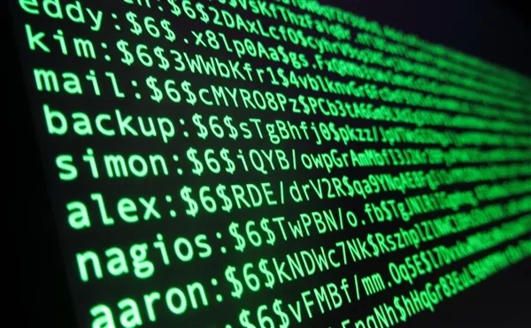 Imagen de archivo con líneas de hashes sobre fondo oscuro