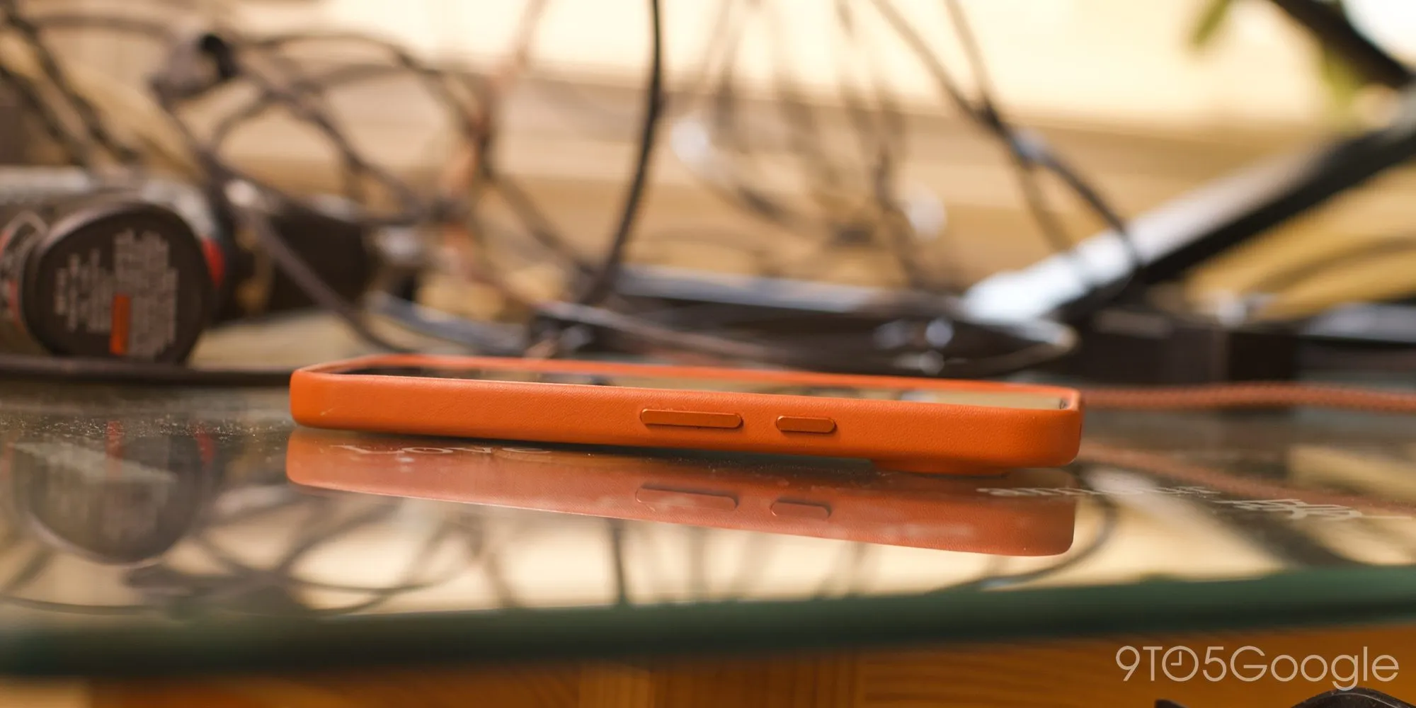 Perfil de la funda de cuero Bellroy en el Pixel 11 Pro XL