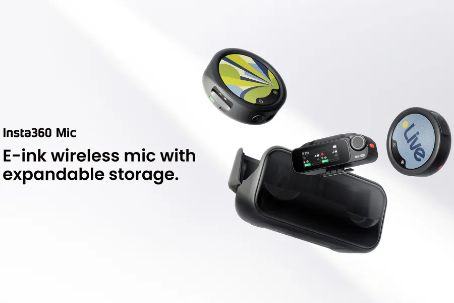 Transmisores Insta360 Mic con pantallas personalizadas junto al receptor y al estuche de carga