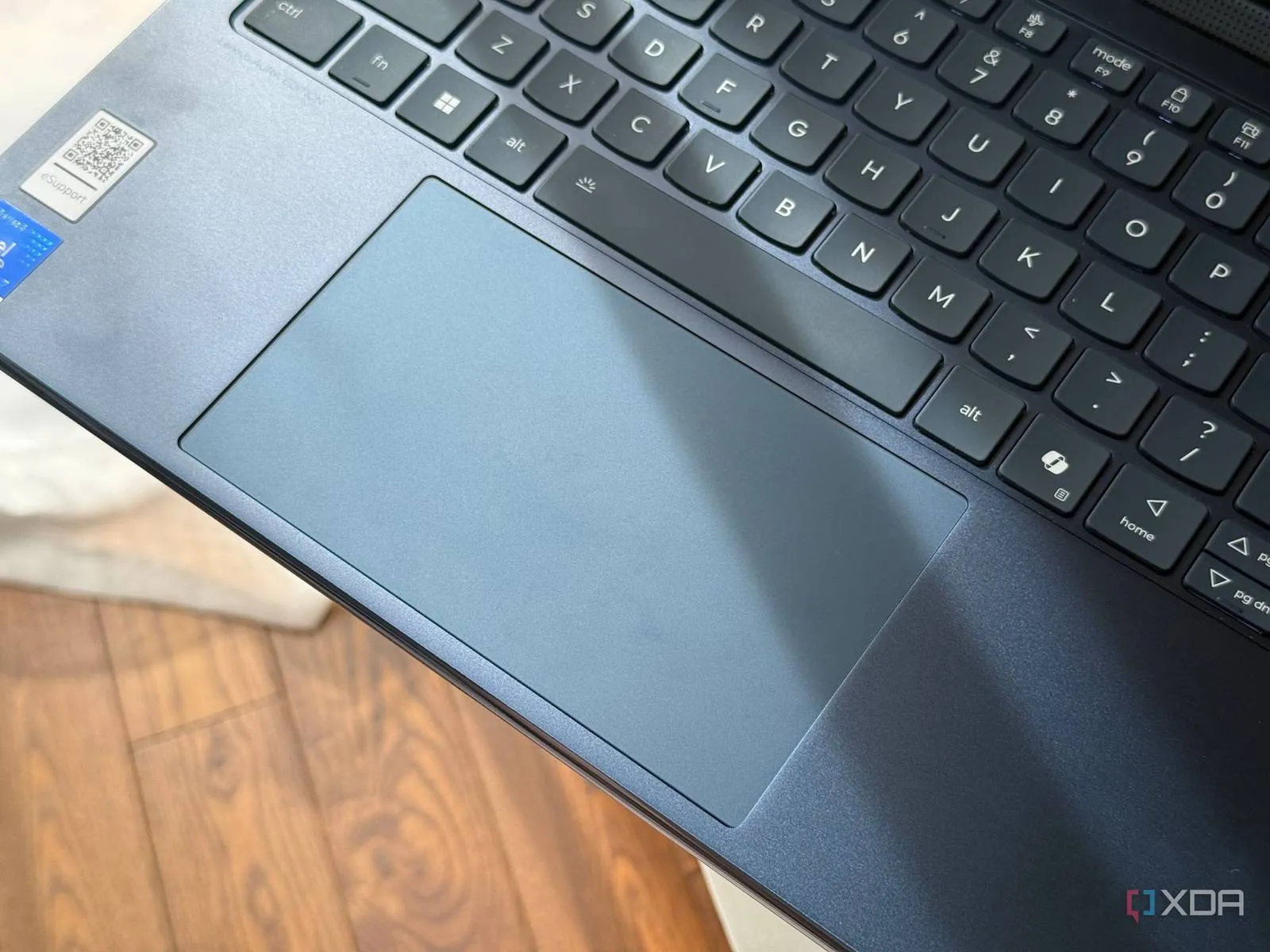 Detalle del teclado del Yoga 9i 2026 sin la columna derecha de teclas