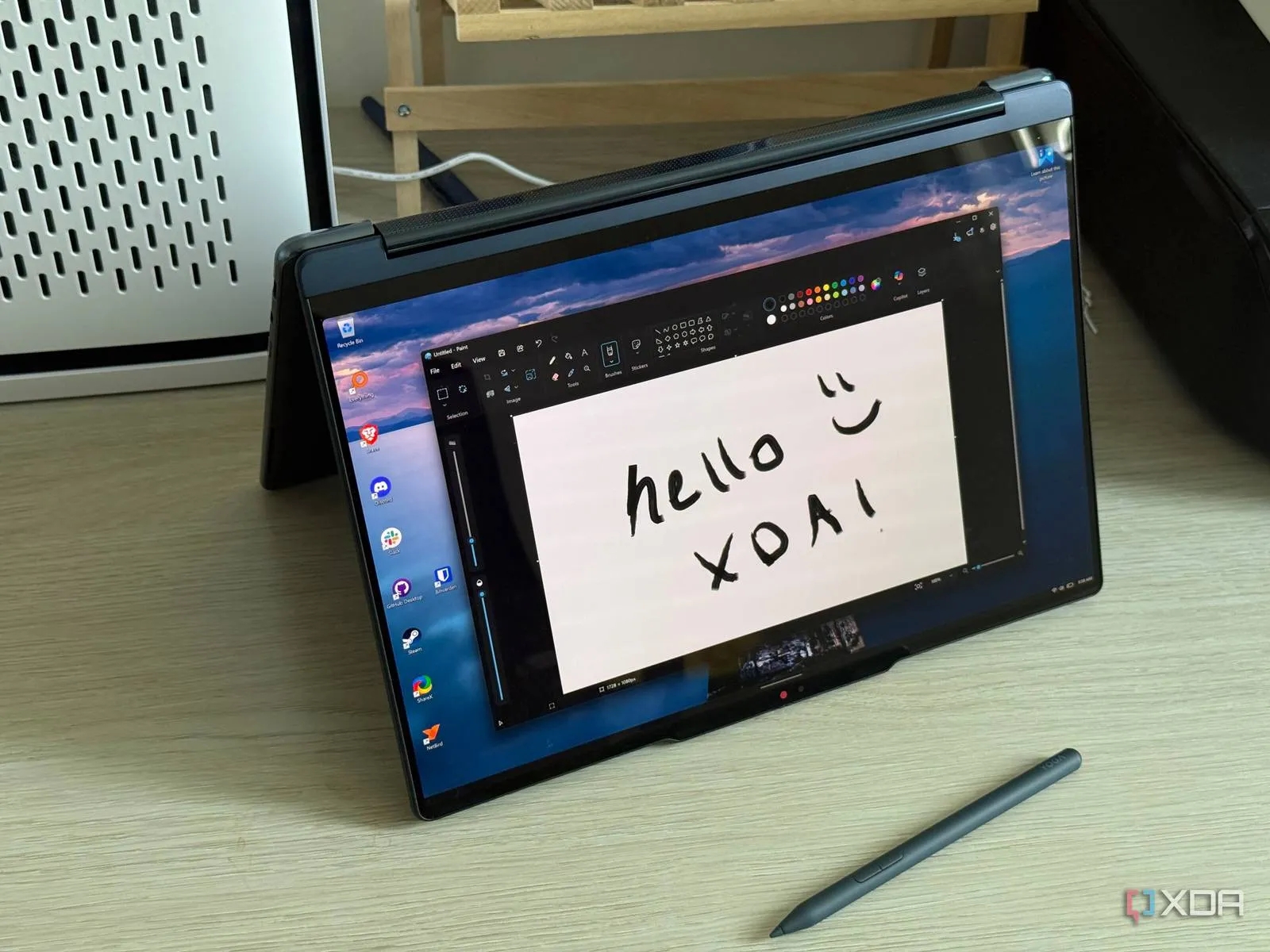 El Yoga 9i 2026 en modo tableta con el Yoga Pen Gen 2
