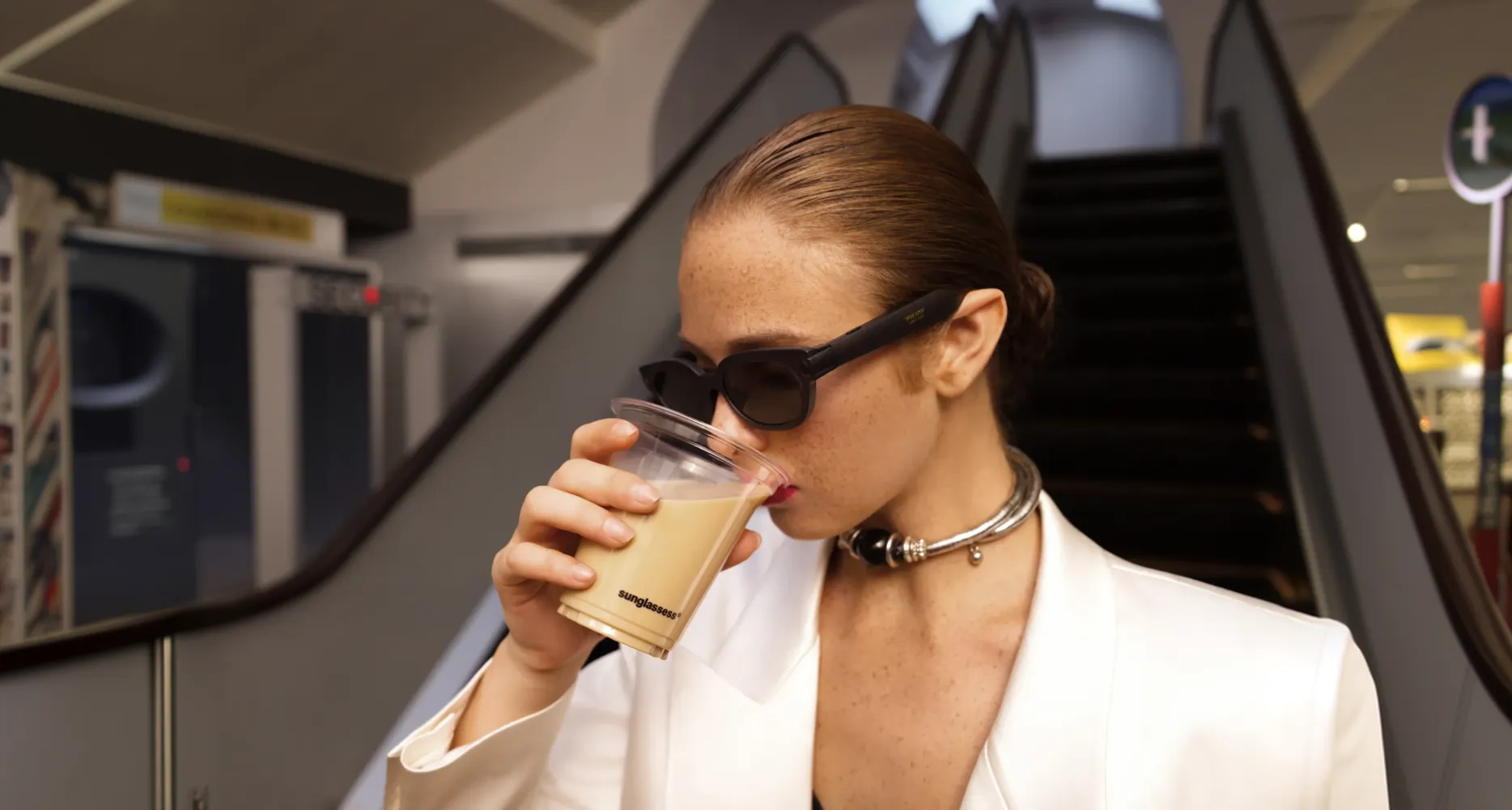 El Magic AI Glasses J, con una montura ligera de enfoque cotidiano