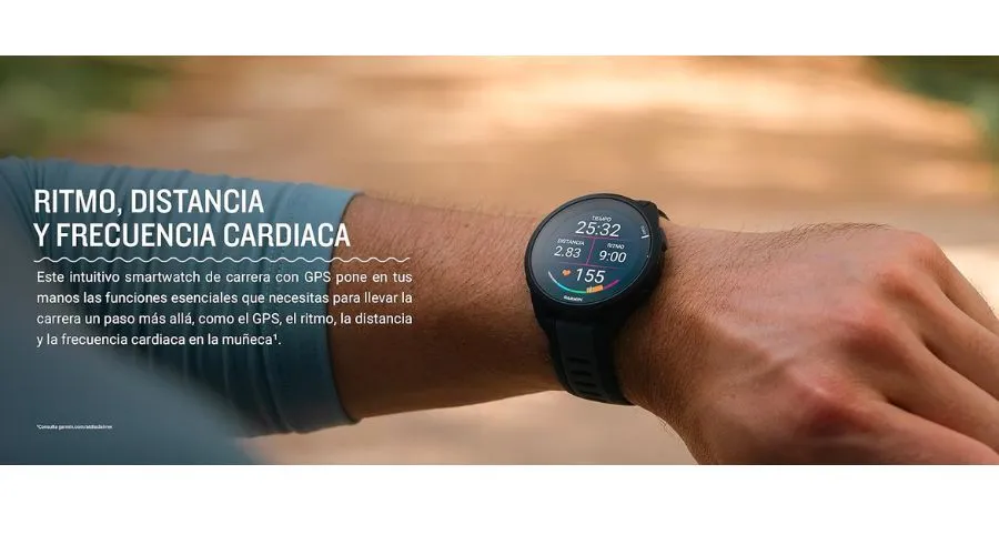 Pantalla del Garmin Forerunner 165 con métricas deportivas