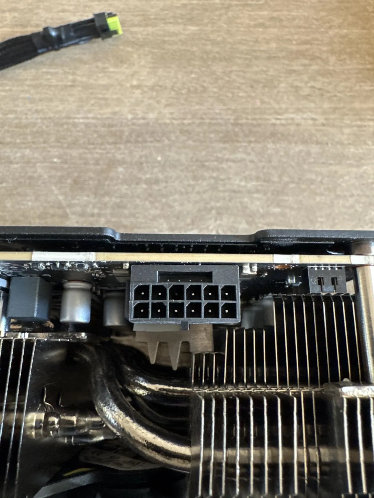Detalle del conector dañado de la RTX 5090