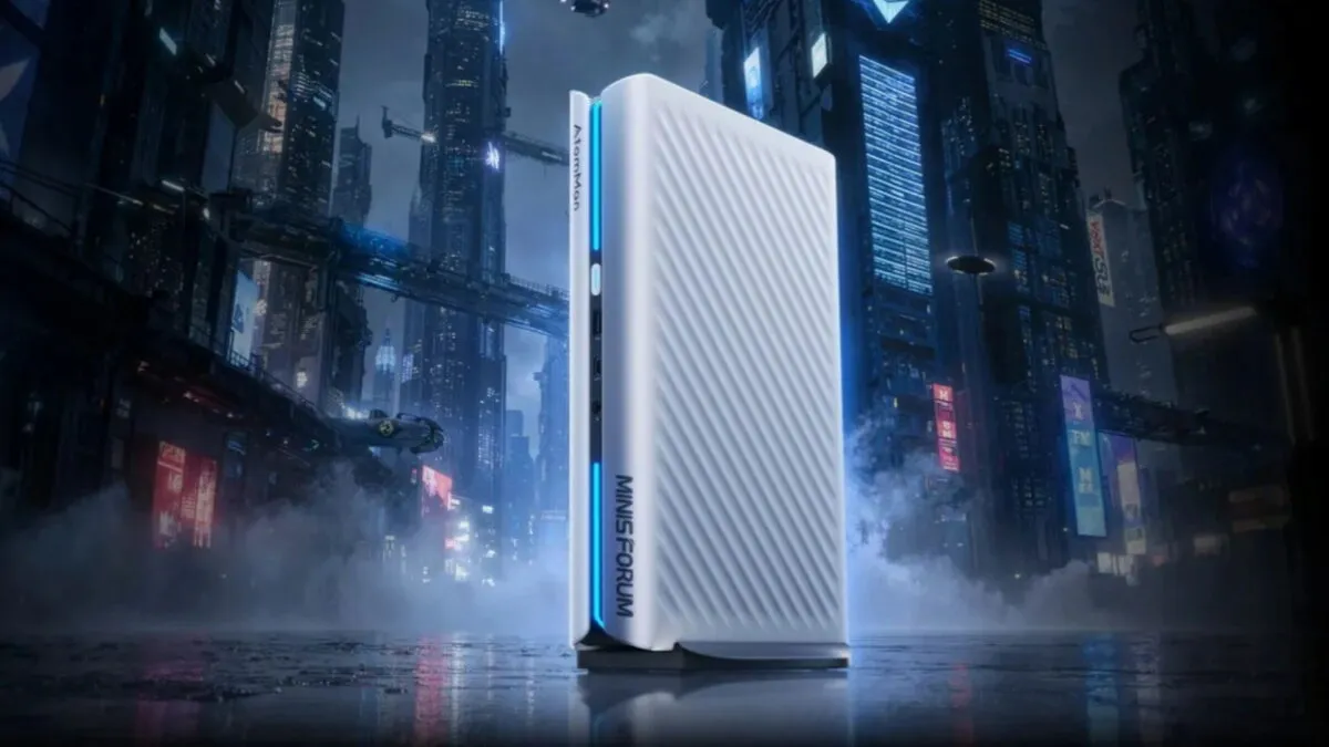 Mini PC gaming AtomMan G1 Pro de Minisforum sobre una superficie clara