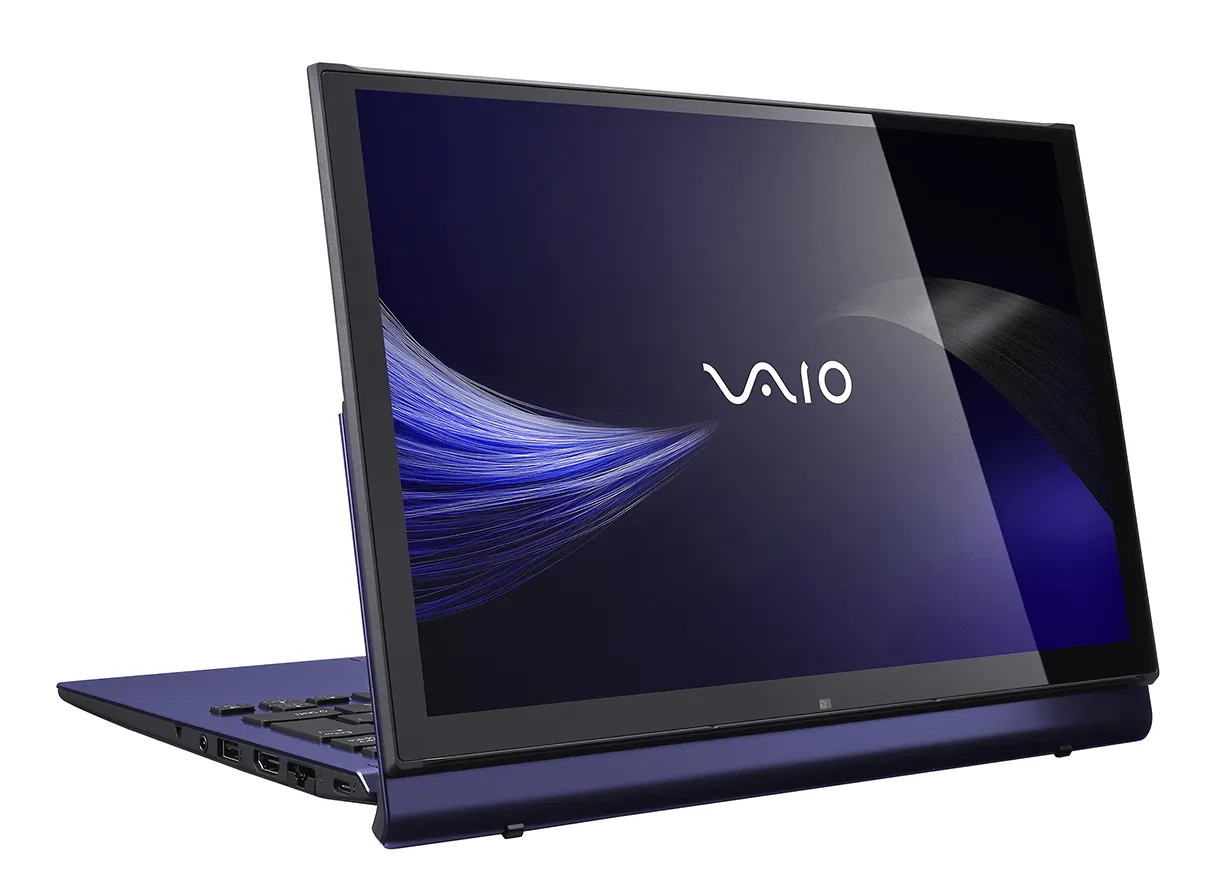 Portátil convertible VAIO mostrado en sus distintos modos de uso sobre una mesa