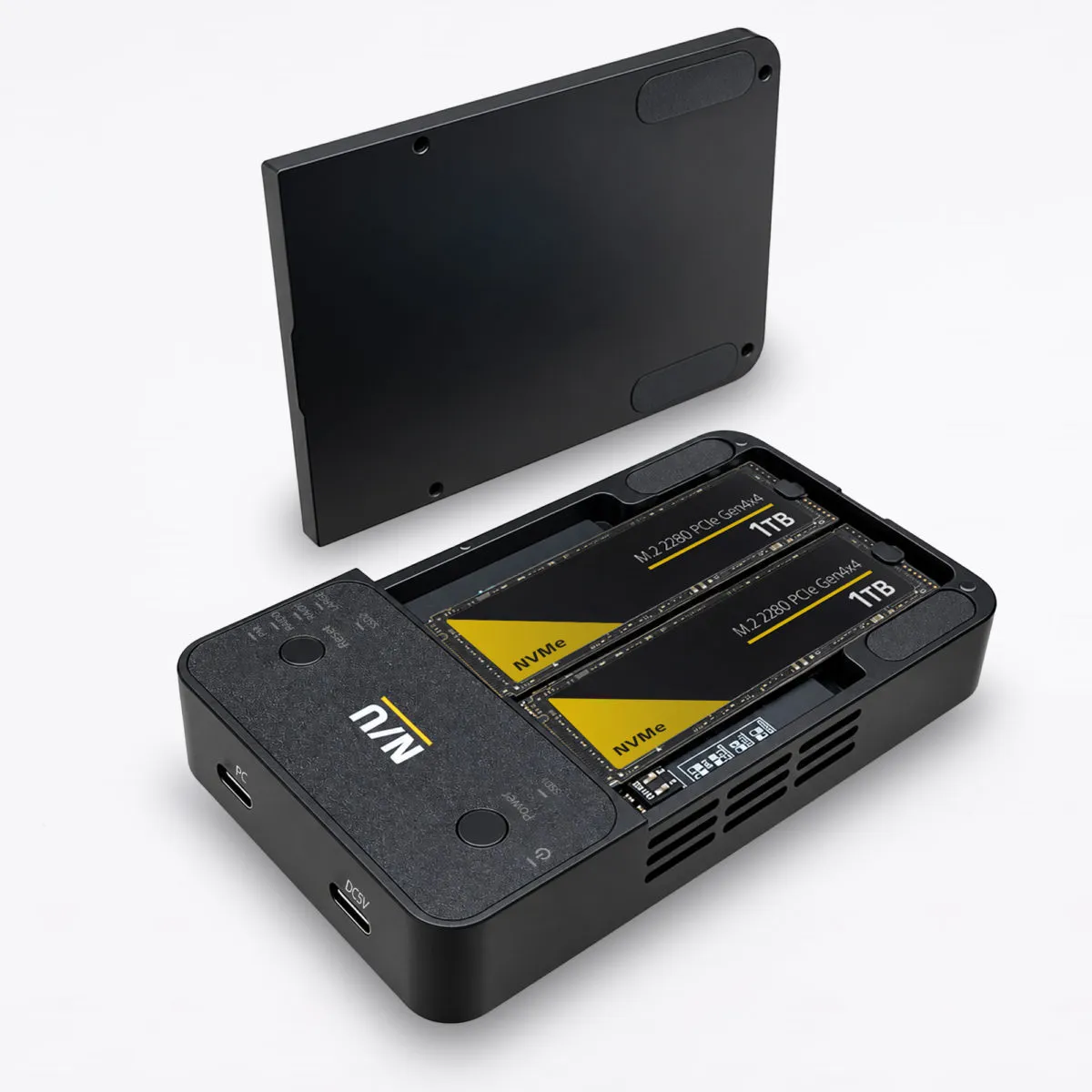 Caja N/U NU-ENU34B2 abierta, con dos unidades M.2 NVMe de 1 TB instaladas