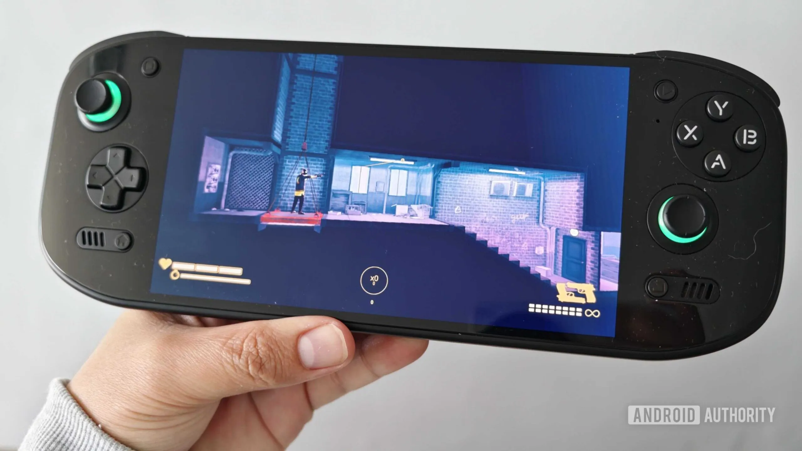 El AYN Odin 2 Portal, el modelo anterior de la familia, con un juego en pantalla