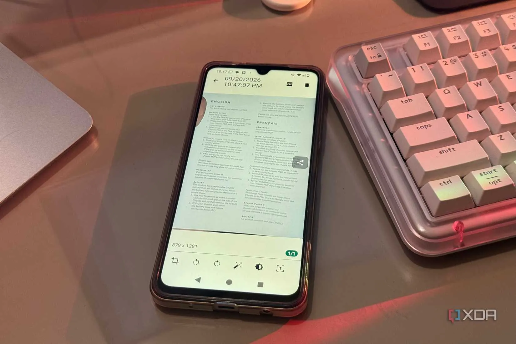 Captura de OSS Document Scanner mostrada sobre un MacBook