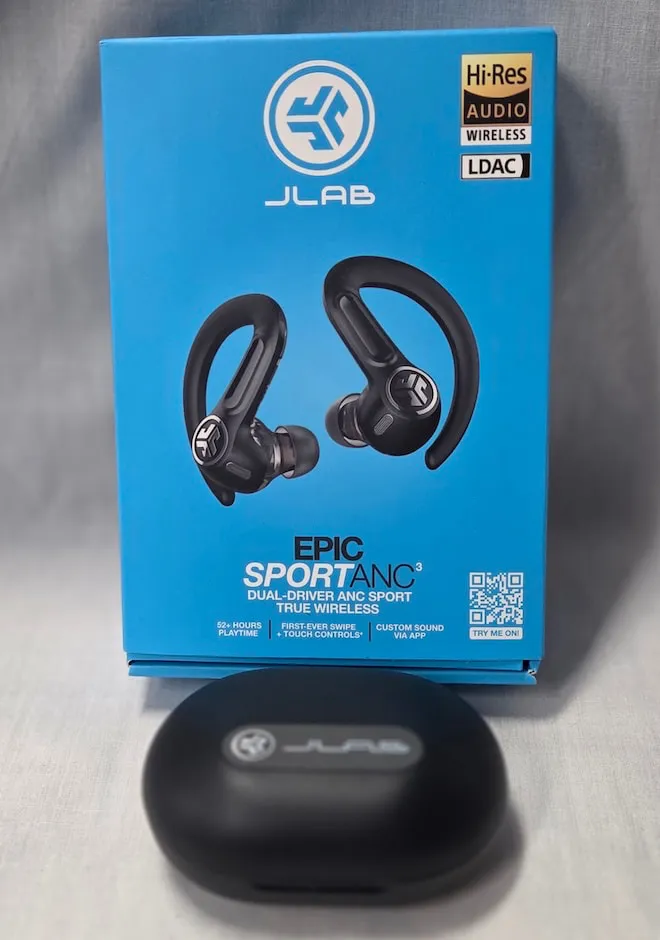 Los JLab Epic Sport ANC 3 con su funda y su empaque