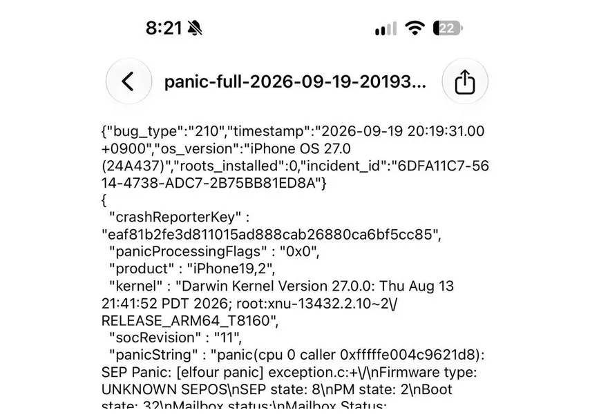 Mensajes de usuarios en una comunidad de iPhone describiendo cuelgues y reinicios