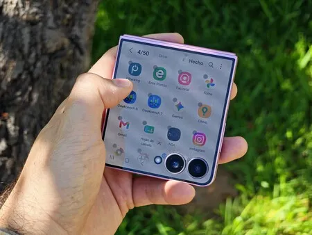 La pantalla del Galaxy Z Flip8 con la interfaz One UI