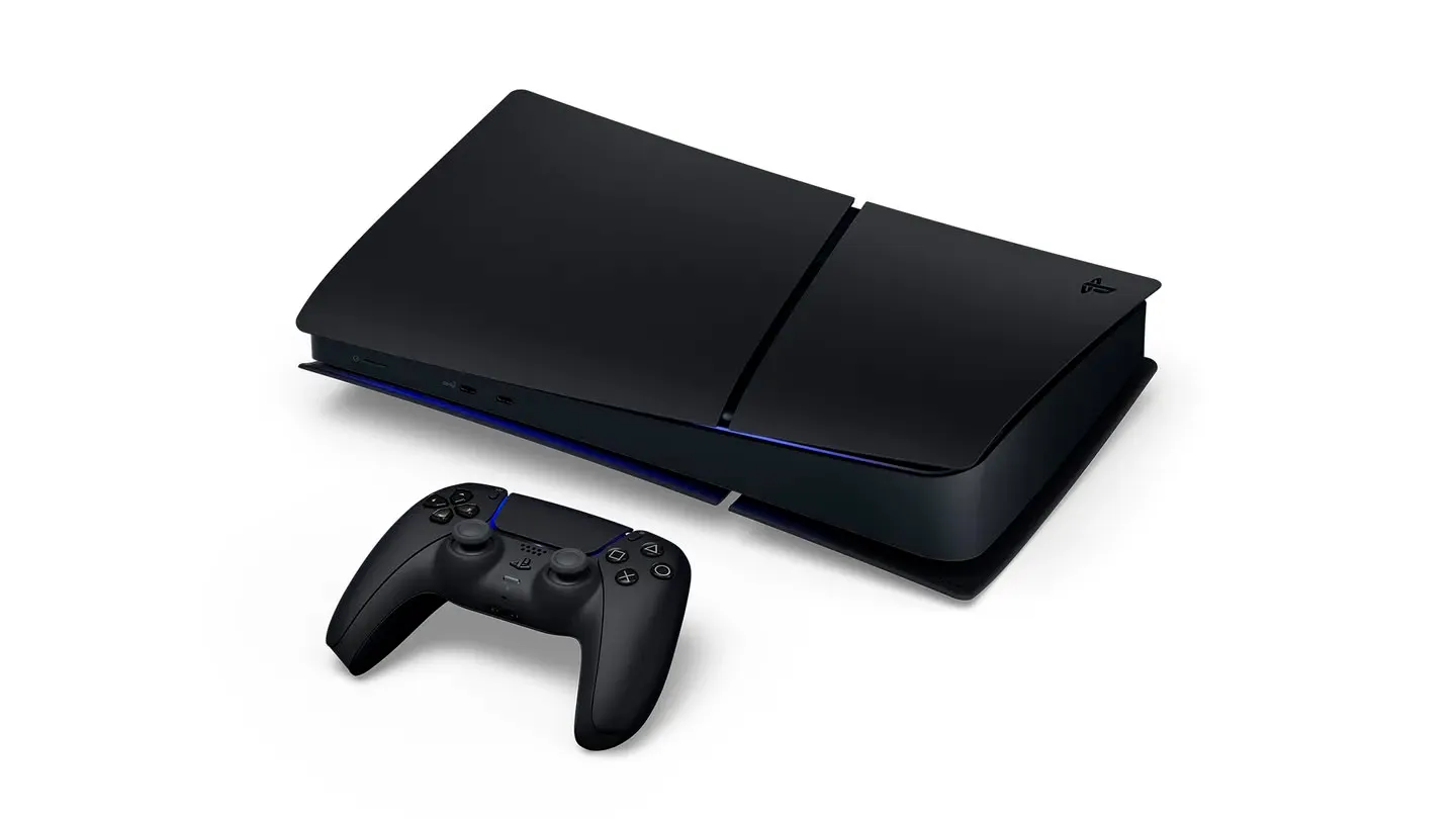 Consola PS5 Digital Edition en Midnight Black colocada en horizontal junto al mando DualSense