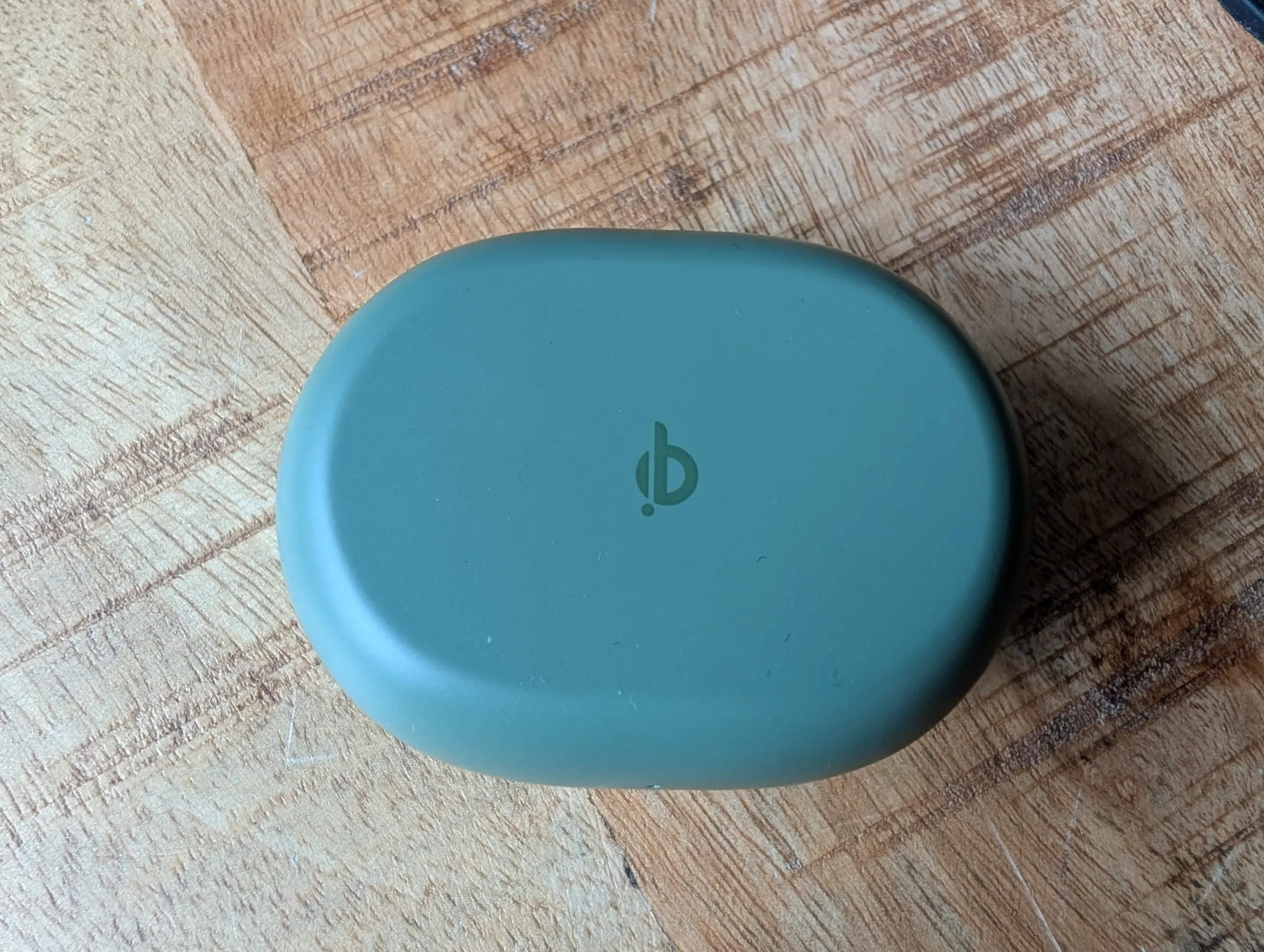 Estuche de carga inalámbrica Qi de los Arctis GameBuds