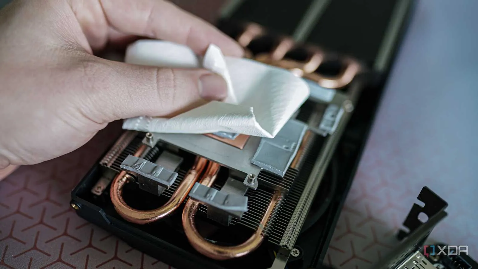 Desmontaje del sistema de refrigeración de una GPU