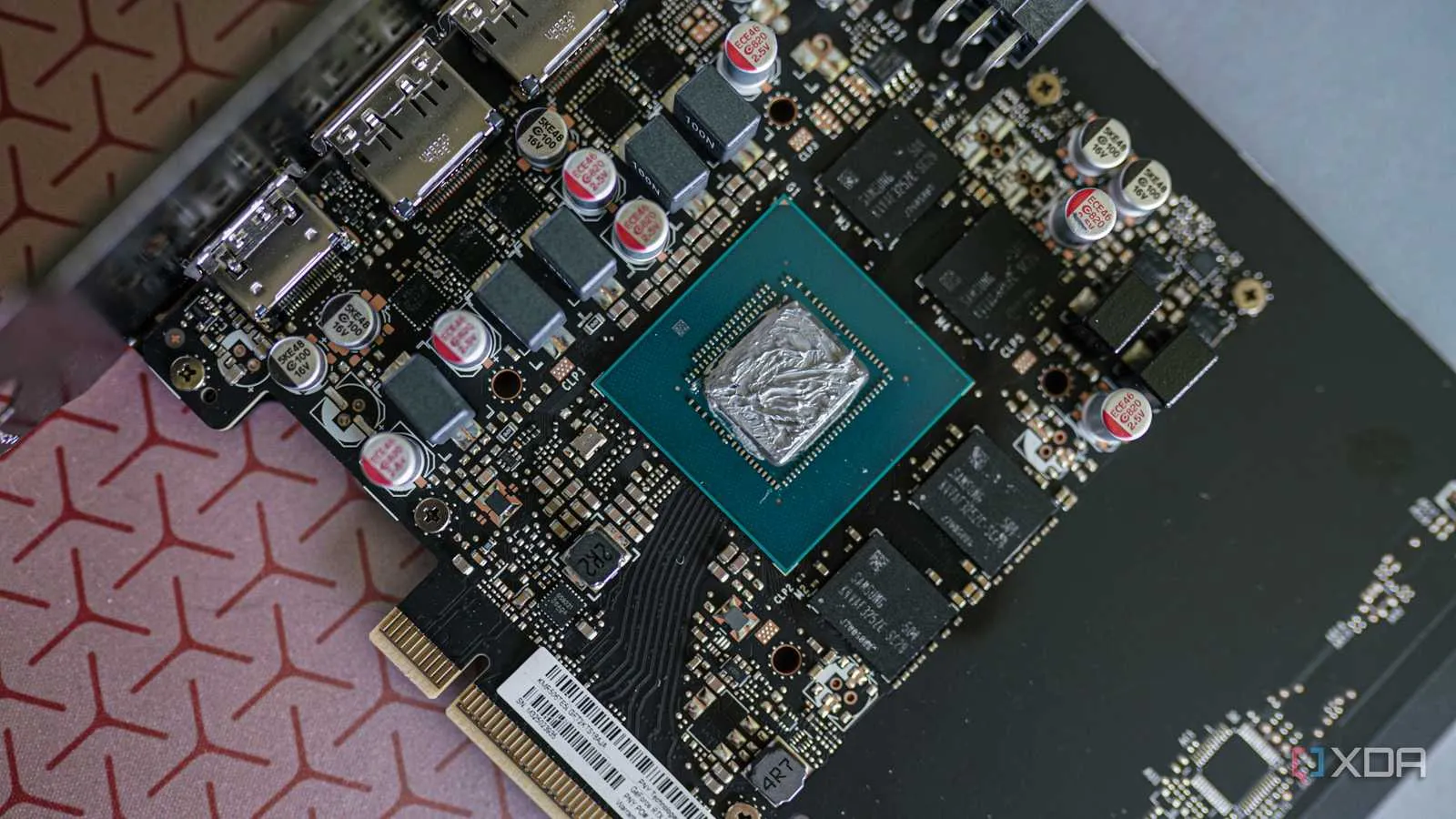 Componentes internos de una GPU al descubierto