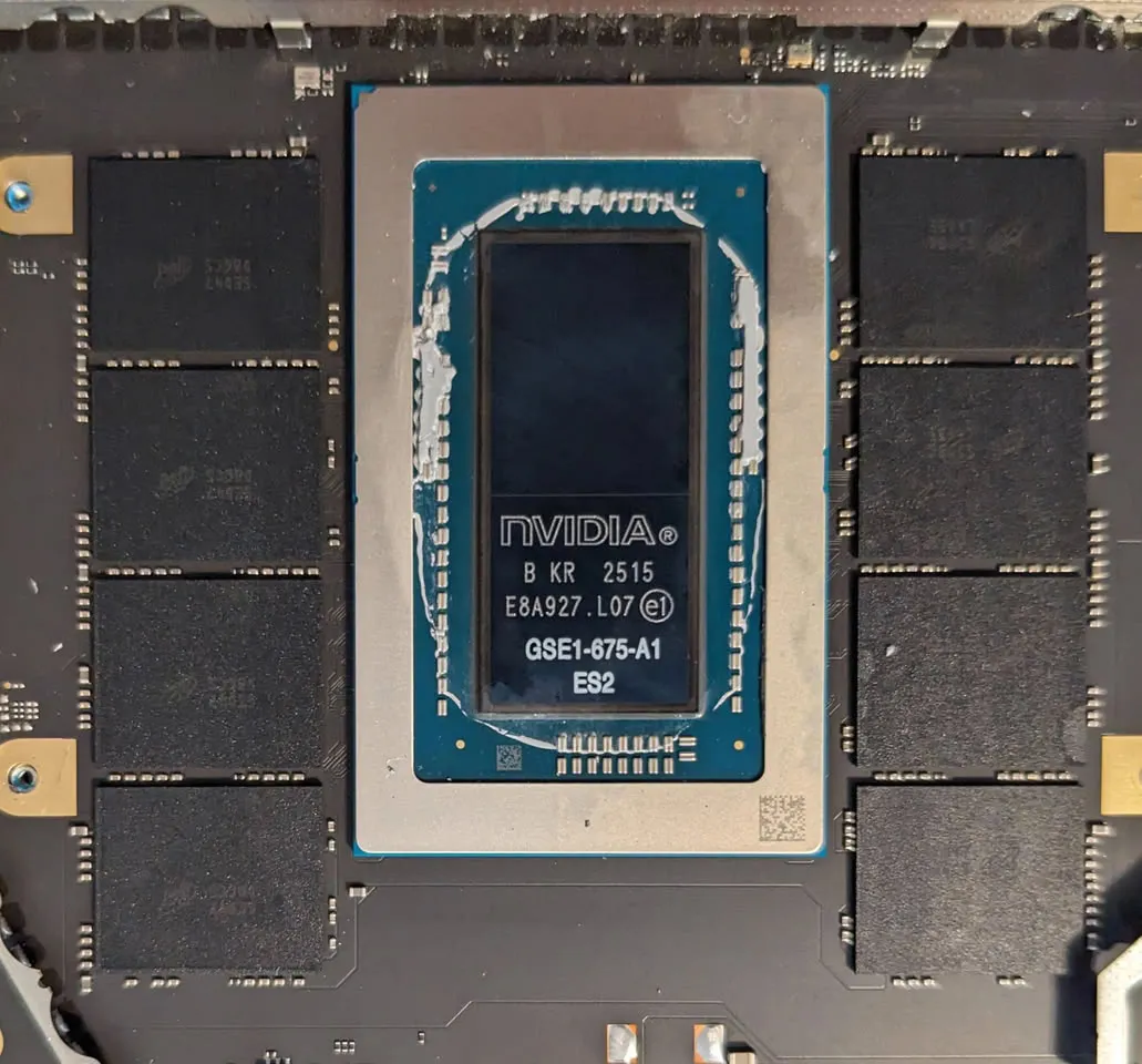 SoC de NVIDIA rodeado de módulos de memoria sobre una placa base