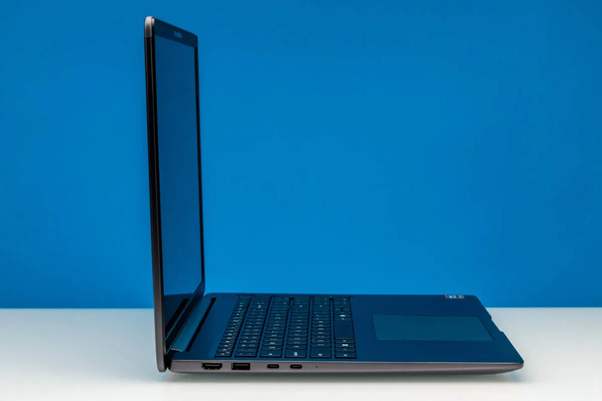 Lado izquierdo con USB-C/Thunderbolt 4 y HDMI