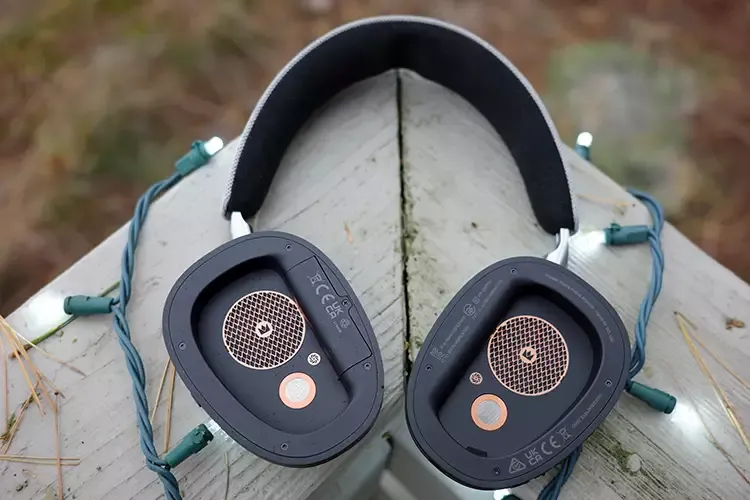 Auriculares FoKus Artemis sin las almohadillas montadas