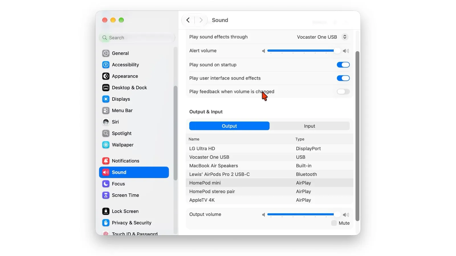 Panel de Sonido del Mac con la lista de dispositivos de salida y un HomePod seleccionado