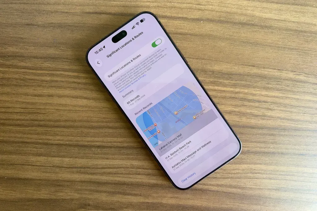 Pantalla de Ubicaciones significativas con el mapa de registros recientes y la opción de borrar el historial