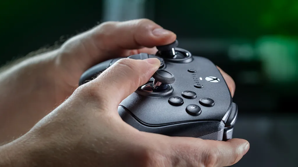 Detalle de los joysticks asimétricos del Wolverine V4