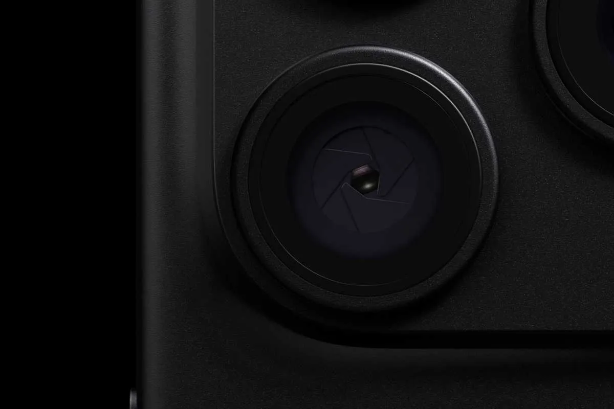 Detalle de la cámara de apertura variable del iPhone 18 Pro